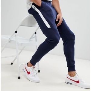 NIKE SPORTSWEAR TECH FLEECE JOGGER PANTS
Navy M size